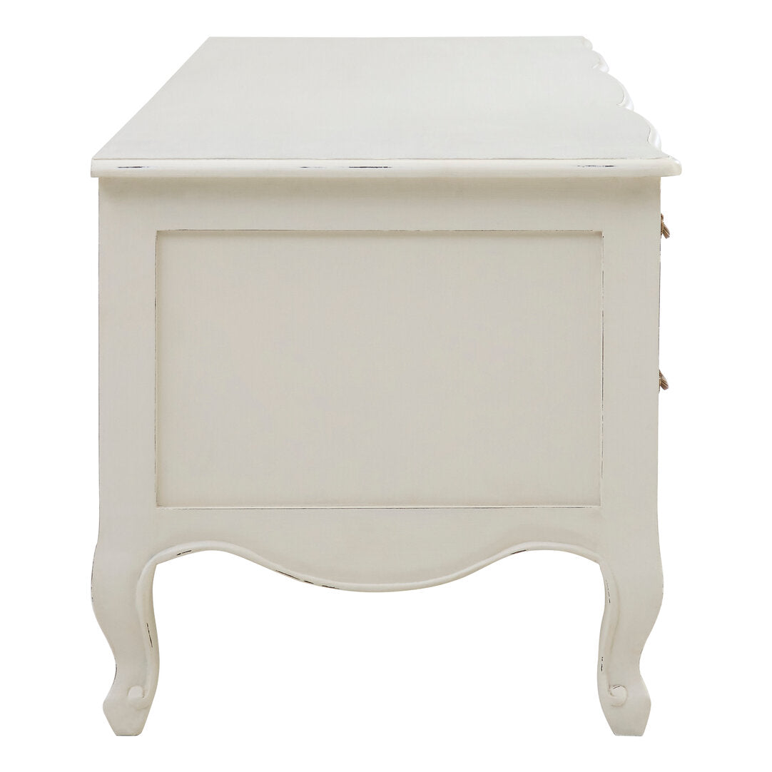 Larissa White Media Unit