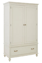 Larissa Wardrobe
