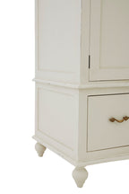 Larissa Wardrobe
