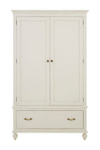 Larissa Wardrobe