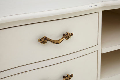 Larissa White Media Unit