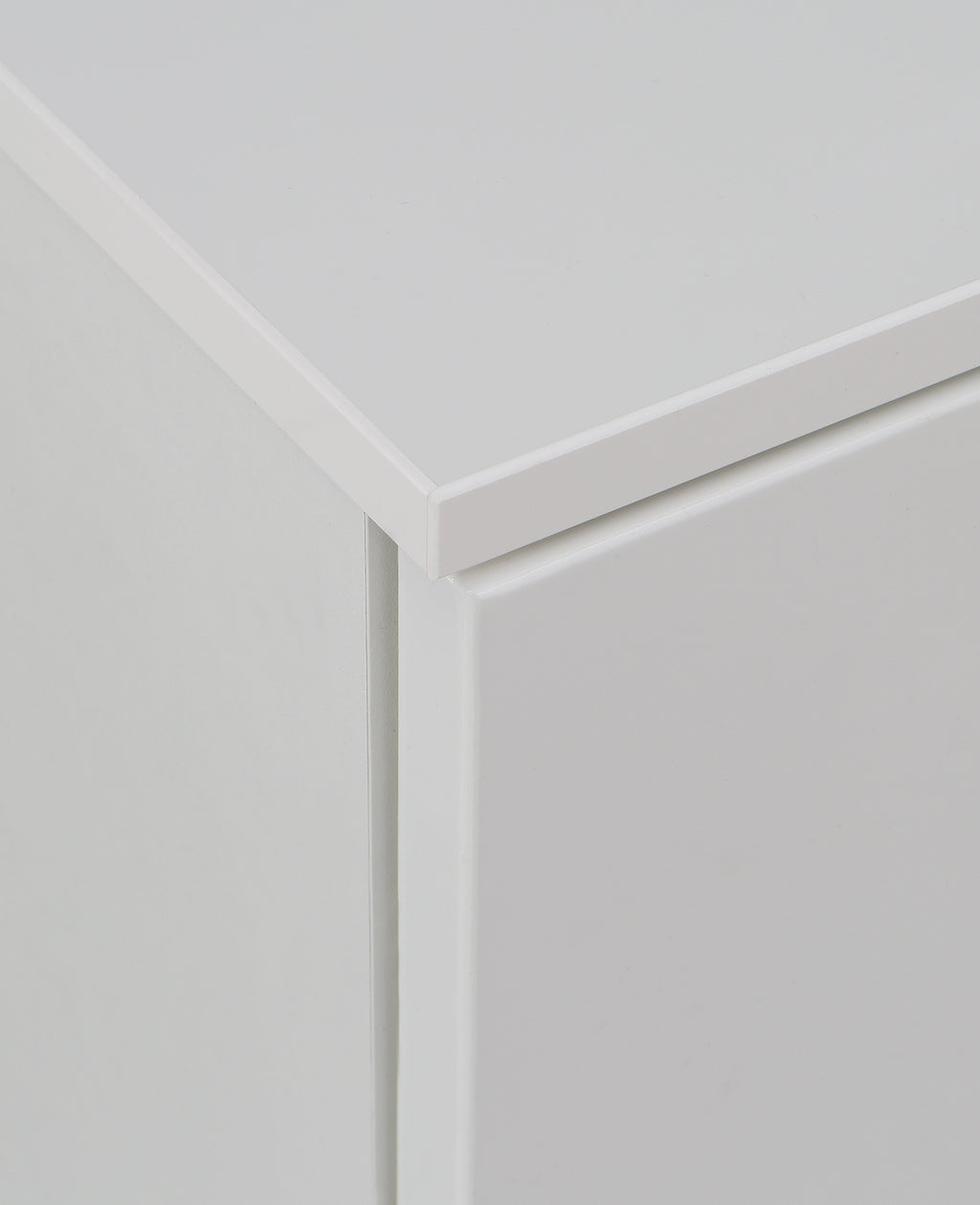 Serena Wide Chest of 4 Drawers and 2 Doors in White/White High Gloss