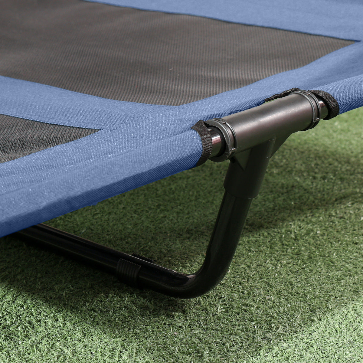 PawHut Outdoor Dog Bed with Removable Canopy, Portable Raised Dog Bed for Camping, Garden & Beach, Water-Resistant UV-Protection Mesh Pet Cot Sun Lounger, for XL Pets, 122 x 92 x 108 cm, Dark Blue