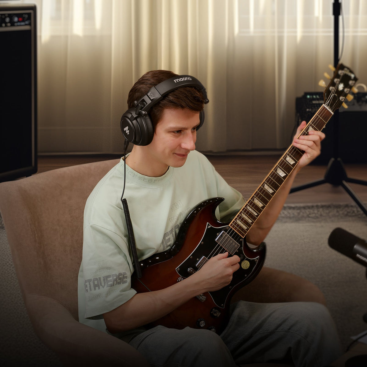 Maono Studio Closed Back Dynamic Headphones with 3.5mm & 6.35mm Jack Plug