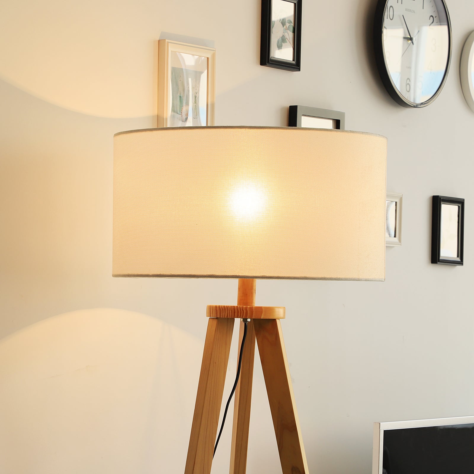 Tripod Floor Lamp, Freestanding Bedside Light Reading Light with Storage Shelf and Linen Shade for Living Room Bedroom, 154cm, Cream