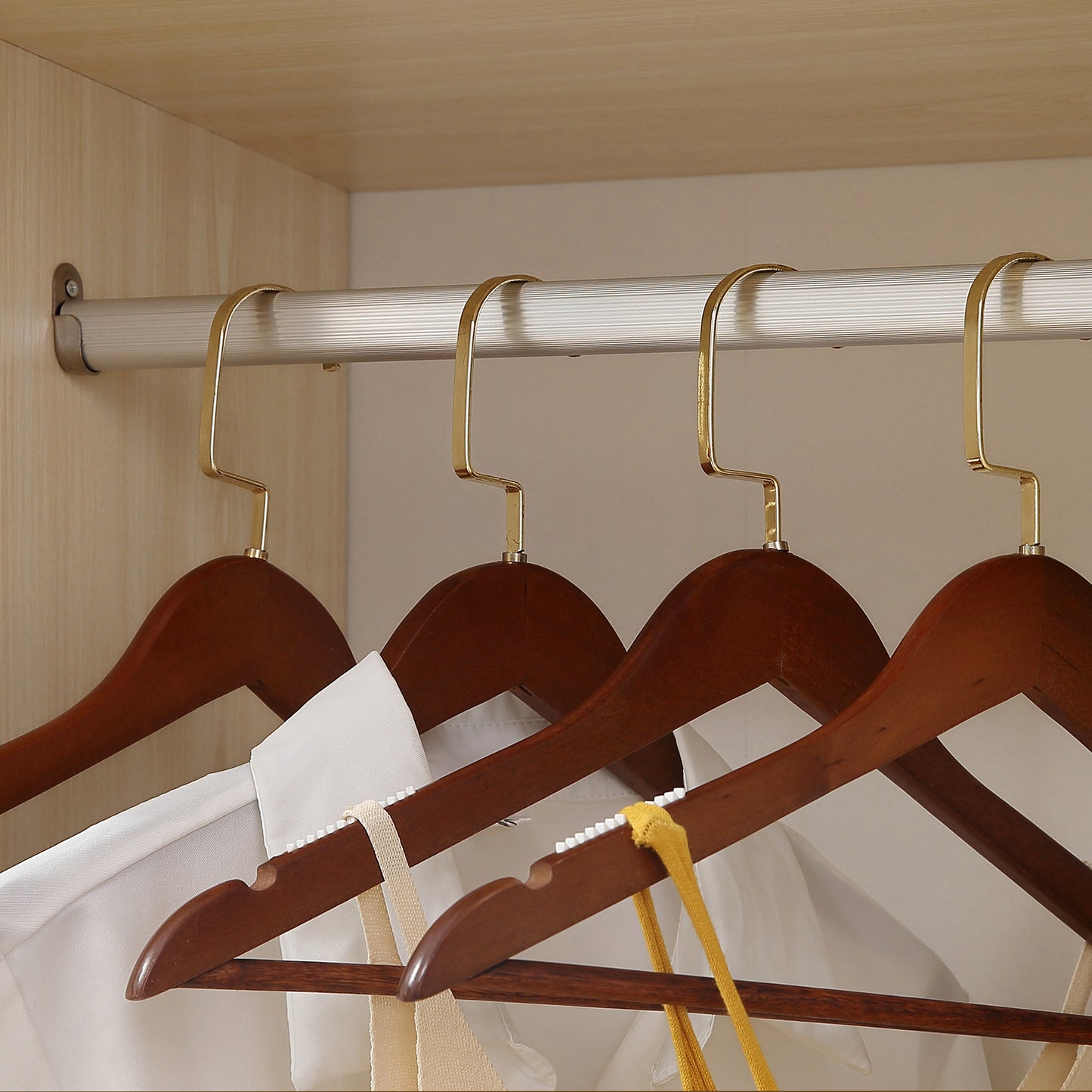 Open Wardrobe on Wheels, Bedroom Wardrobe with Clothes Hanging Rail, 3 Storage Shelves, Mobile Garment Rack for Cloakroom, Hallway, Maple Wood-Effect